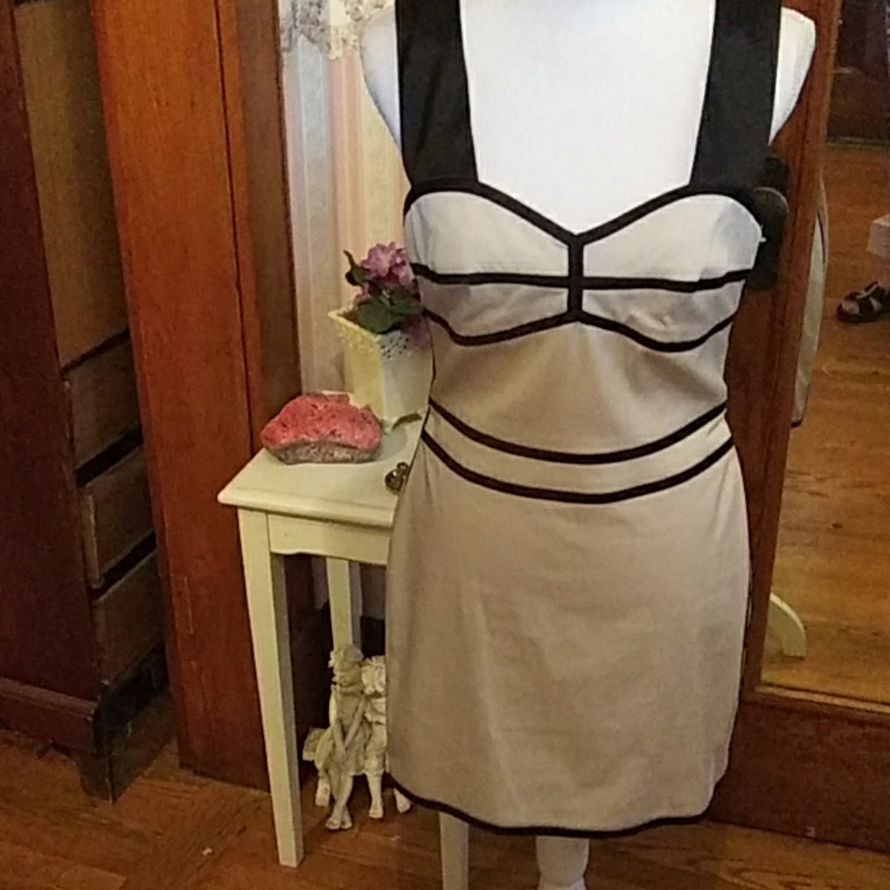 SPRING BCBG dress. New size 8